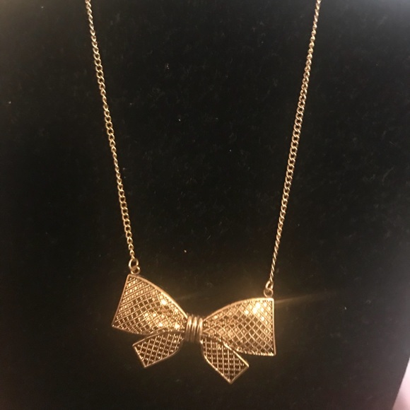 Jewelry - Gold plate fashion Bow necklace 18”